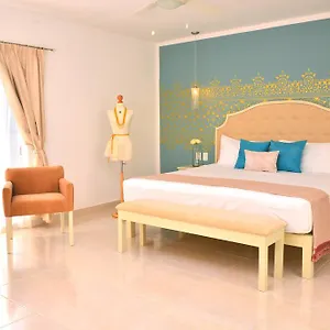מלון Unic Design & Restaurant- 5th Avenue (adults Only) ****